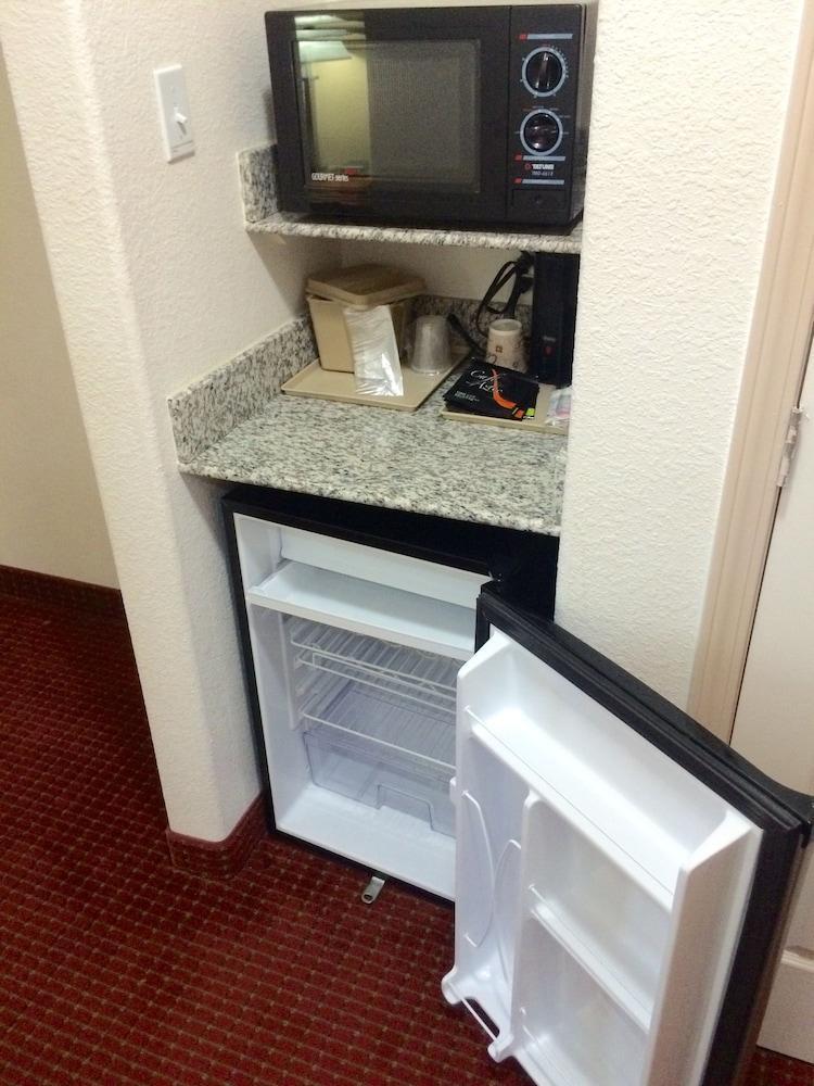 Comfort Inn & Suites Chesapeake - Portsmouth Eksteriør billede